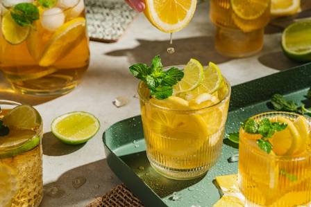 Lemon tea: why is it so good and how to make it at home?