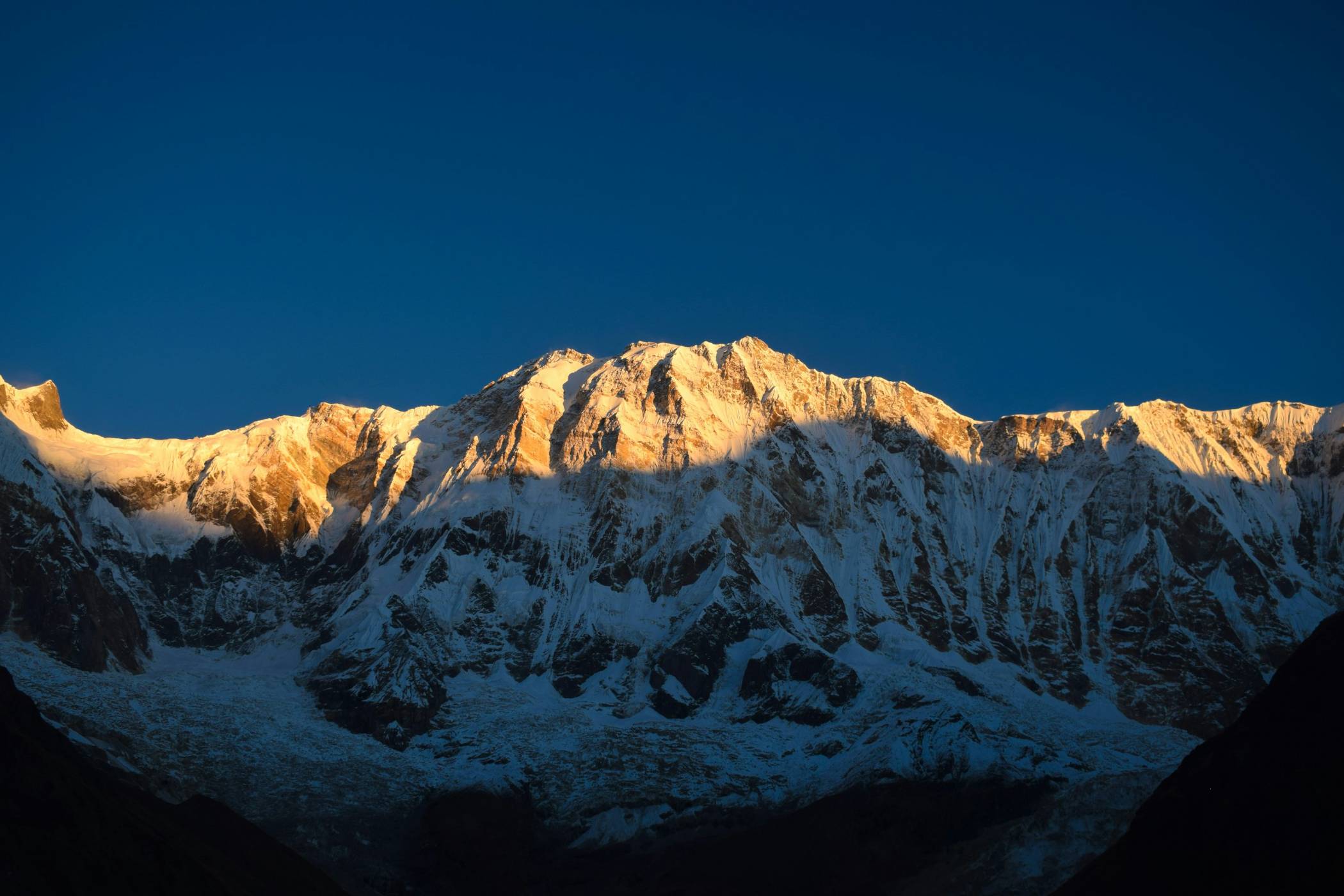 दुनिया में शीर्ष 5 स्नो कैप्ड पहाड़ों की खोज ...!