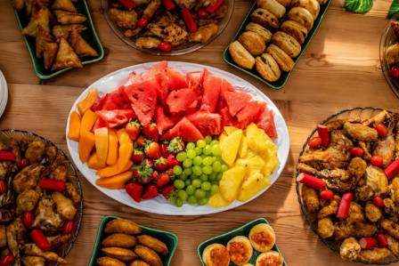 A Complete Guide to Making Stunning DIY Fruit Platters for the Office