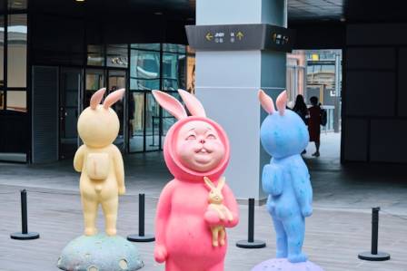 A Unique Three-Dimensional Rabbit Sculpture Blurs Boundaries between Art and Fashion